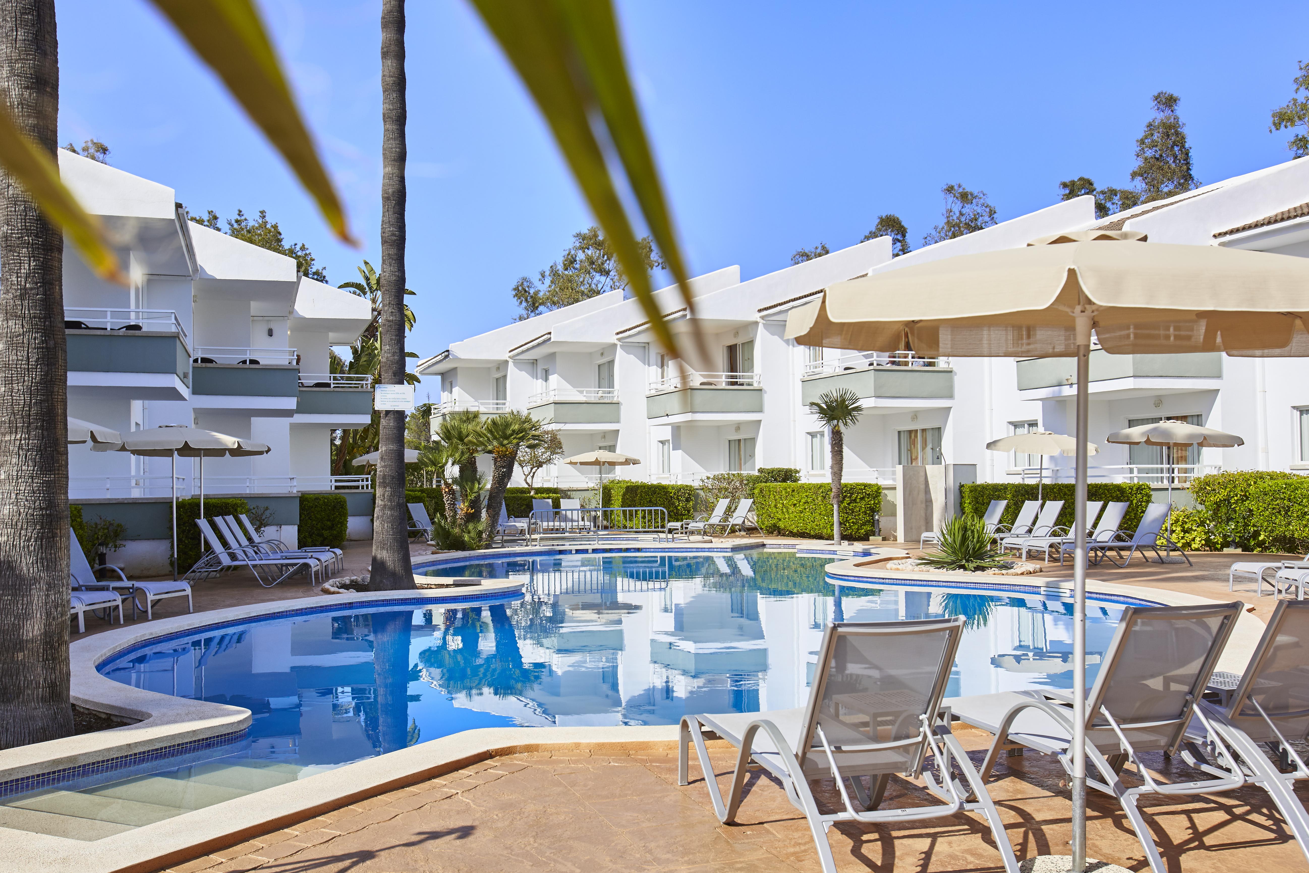 Universal Aparthotel Elisa Playa de Muro  Exterior foto