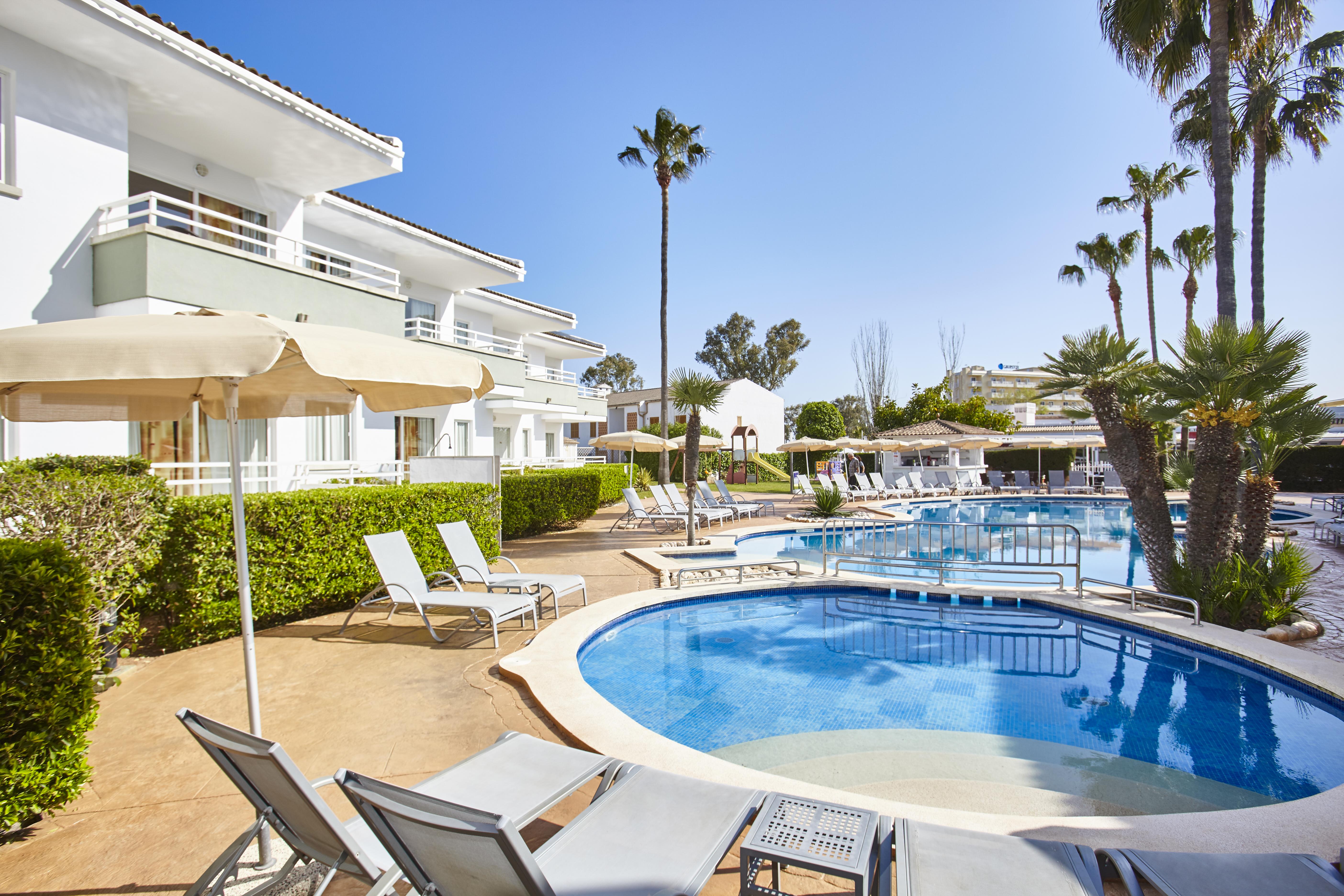 Universal Aparthotel Elisa Playa de Muro  Exterior foto