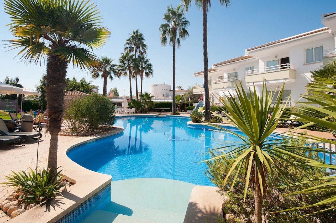 Universal Aparthotel Elisa Playa de Muro  Exterior foto